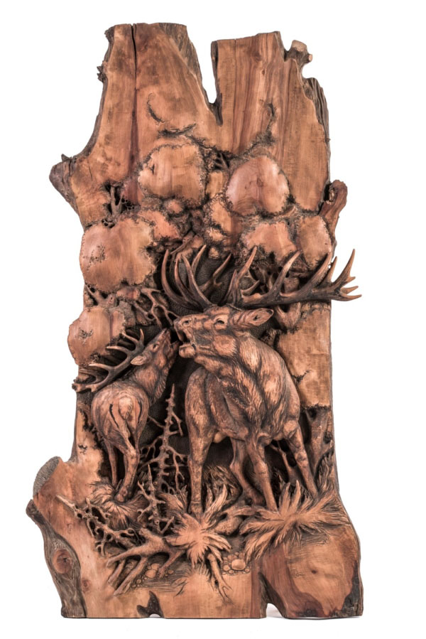 Holzschnitzerei von brüllenden Hirschen (groß)